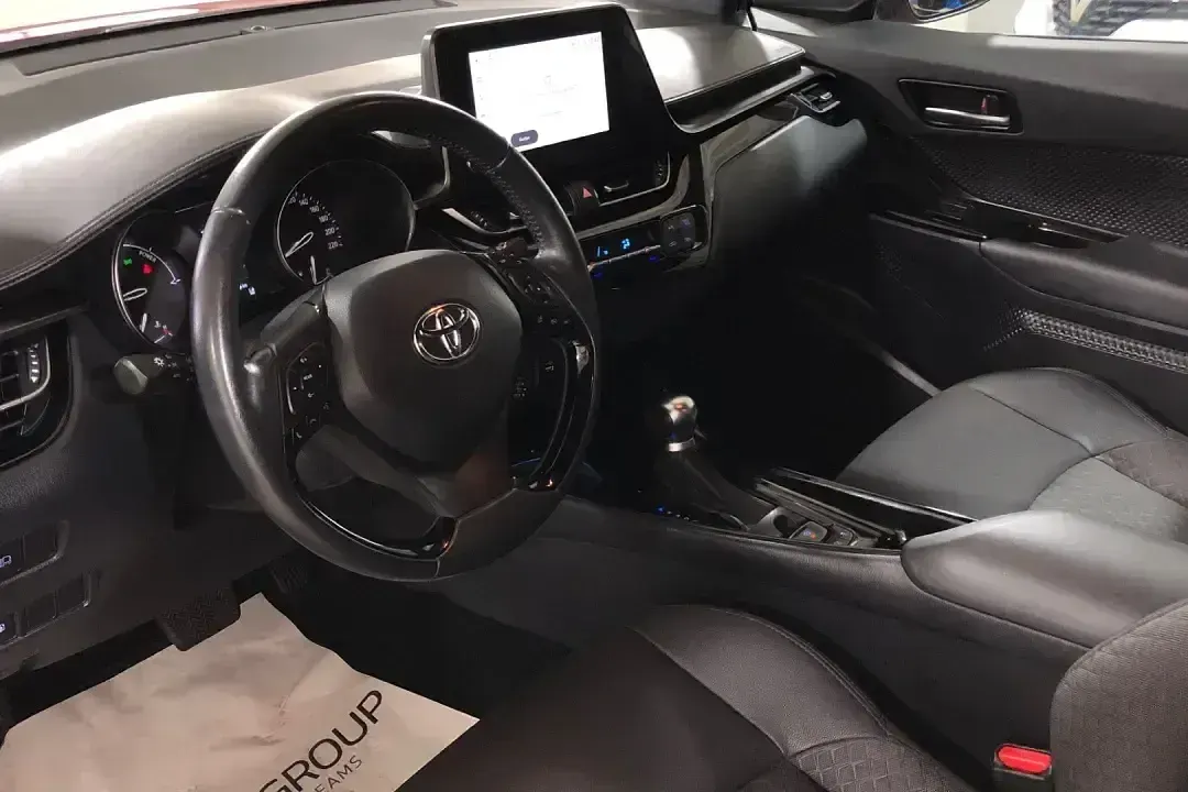 Używany Toyota C-HR Active 122 KM (89 kW) 2023 Czerwony SUV