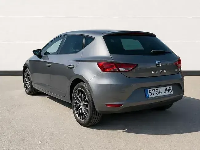 Usado Seat Leon CONNECT 110 CV (80 kW) 2016 Gris Berlina