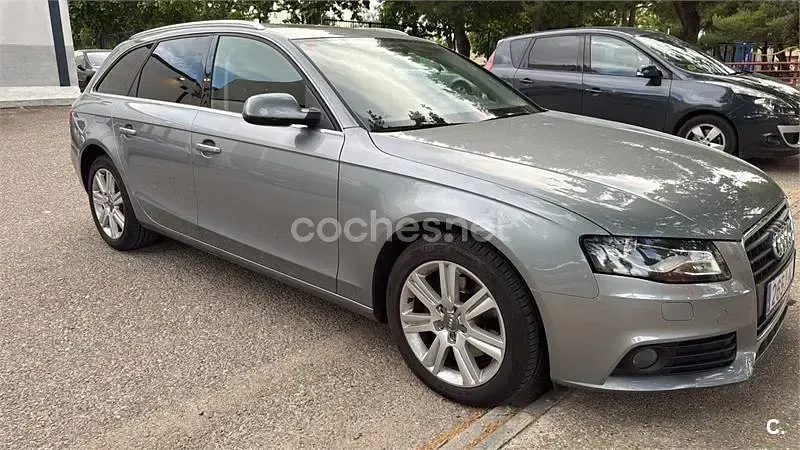 Usado Audi A4 160 CV (117 kW) 2009 Gris / plata Familiar