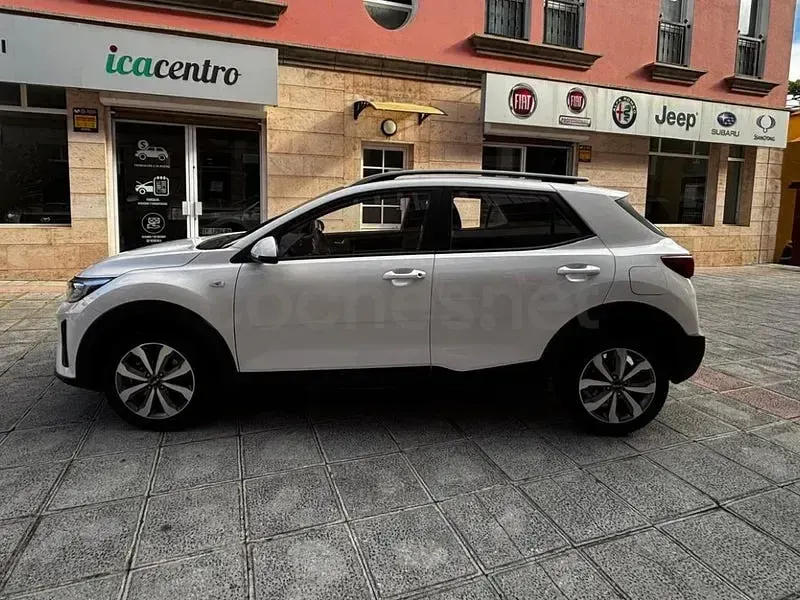 Usado Kia Stonic 84 CV (61 kW) 2023 Blanco SUV