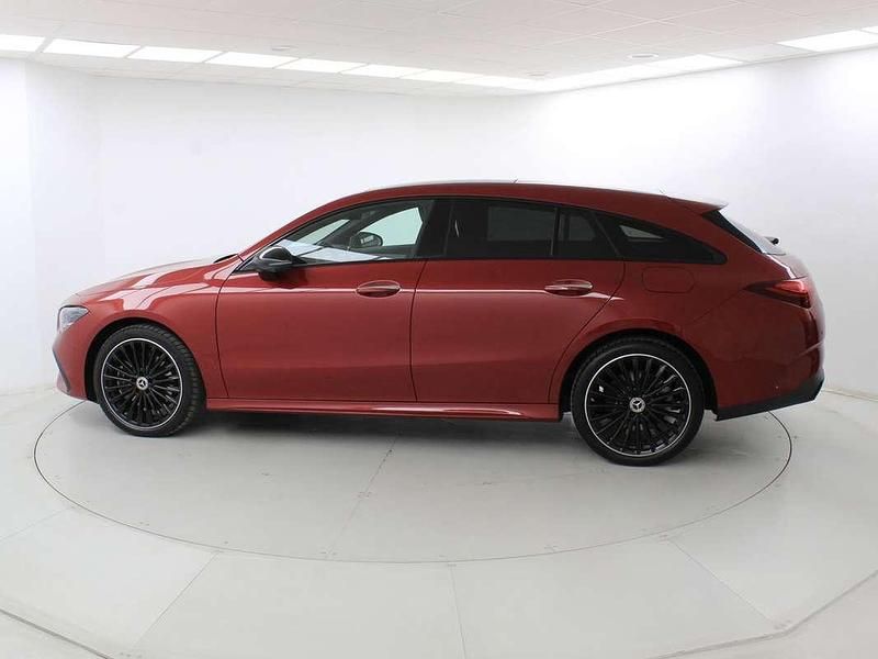 Usado Mercedes CLA250e Shooting Brake 218 CV (160 kW) 2025 Rojo Familiar
