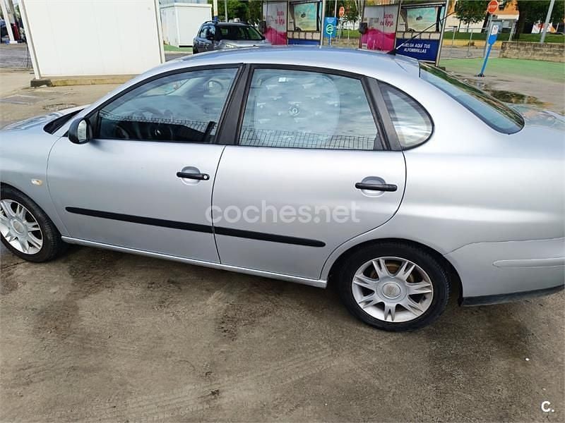 Usado Seat Cordoba Reference 85 CV (62 kW) 2007 Gris / plata Berlina