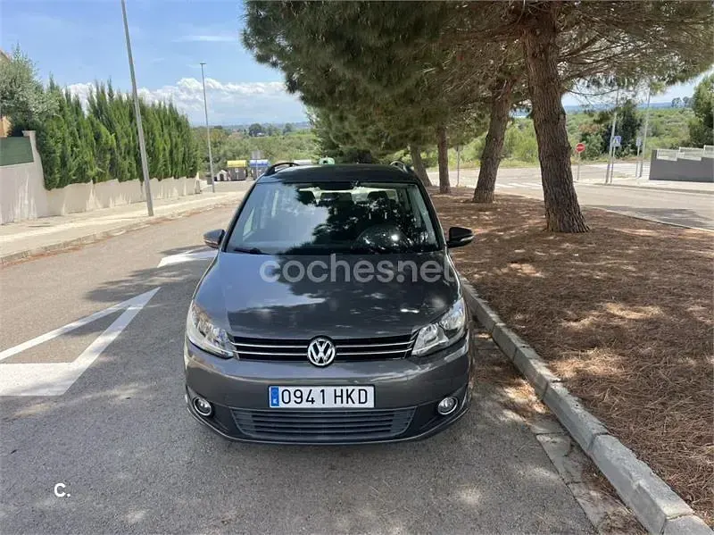 Usado VW Touran Advance 105 CV (77 kW) 2012 Marrón Monovolumen