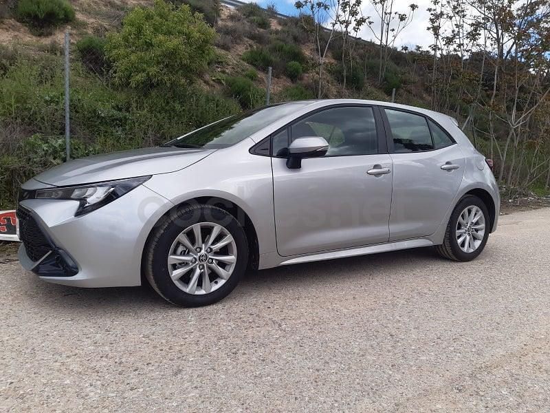 Usado Toyota Corolla Active 140 CV (102 kW) 2025 Gris / plata Berlina