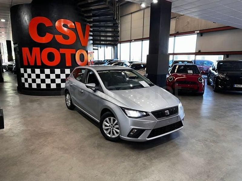 Usado Seat Ibiza Style Plus 95 CV (69 kW) 2022 Gris / plata Berlina