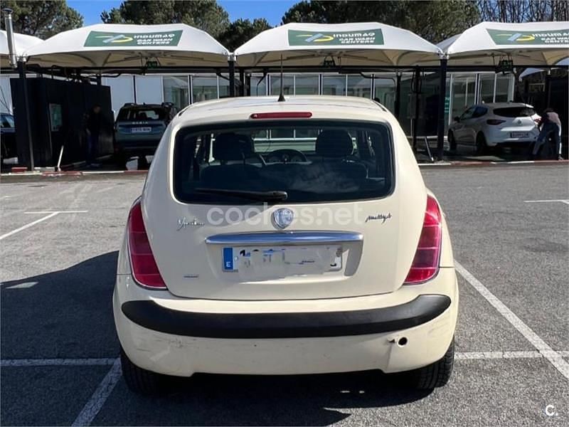 Usado Lancia Ypsilon 70 CV (51 kW) 2006 Blanco Utilitario
