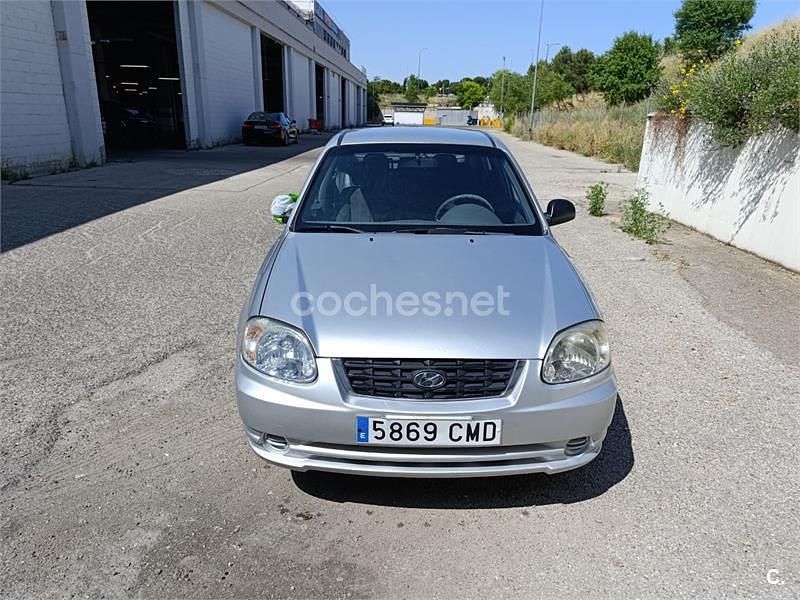 Azul Usado 2003 Hyundai Accent Berlina | 1700 € - Imagen 1/4