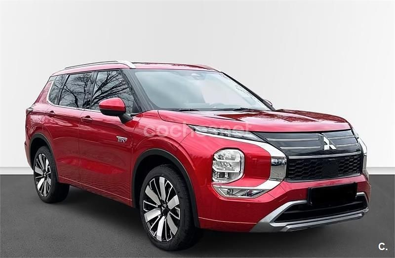 Usado Mitsubishi Outlander P-HEV 306 CV (225 kW) 2025 Rojo SUV