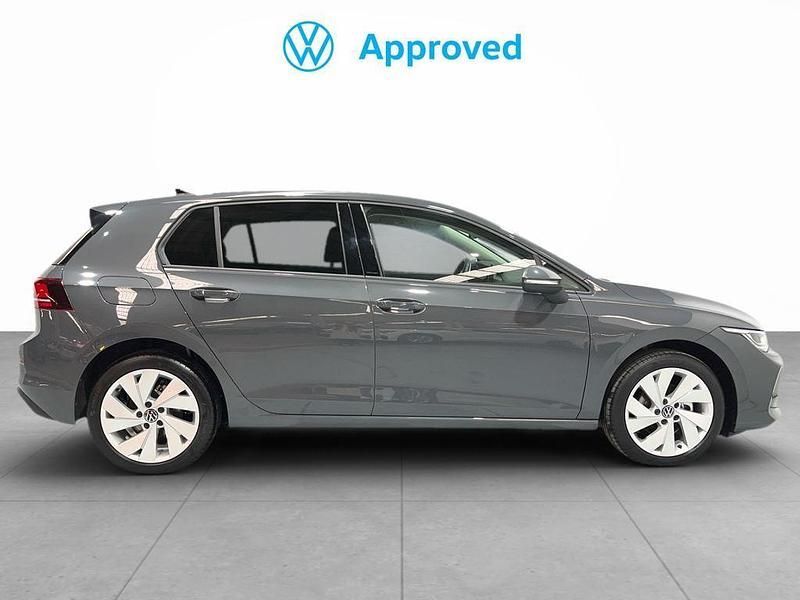 Usado VW Golf VIII 115 CV (84 kW) 2025 Gris Utilitario