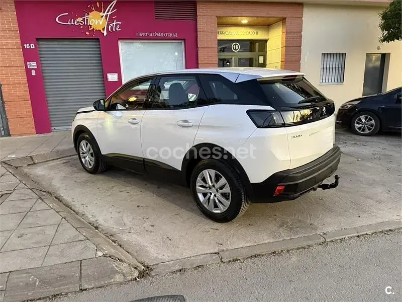 Usado Peugeot 3008 Active 130 CV (95 kW) 2021 Blanco SUV