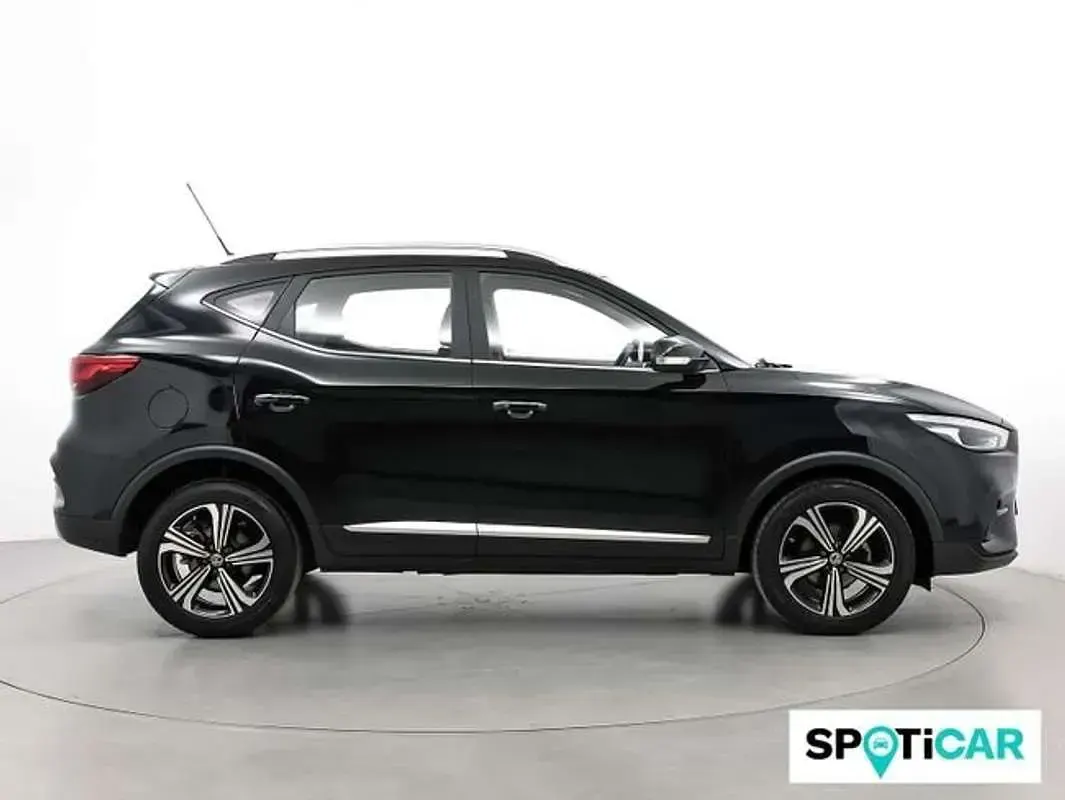 Usado MG ZS Comfort 111 CV (81 kW) 2022 Negro SUV