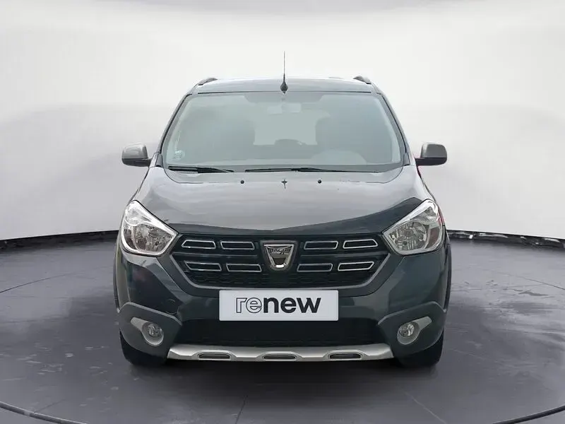 Usado Dacia Lodgy Comfort 115 CV (84 kW) 2022 Gris Monovolumen