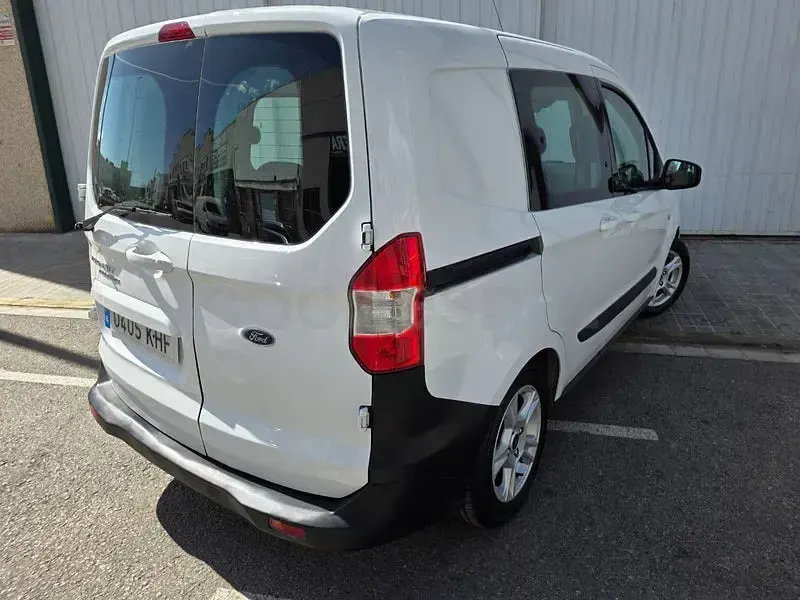Usado Ford Tourneo Courier Ambiente 95 CV (69 kW) 2018 Blanco Monovolumen