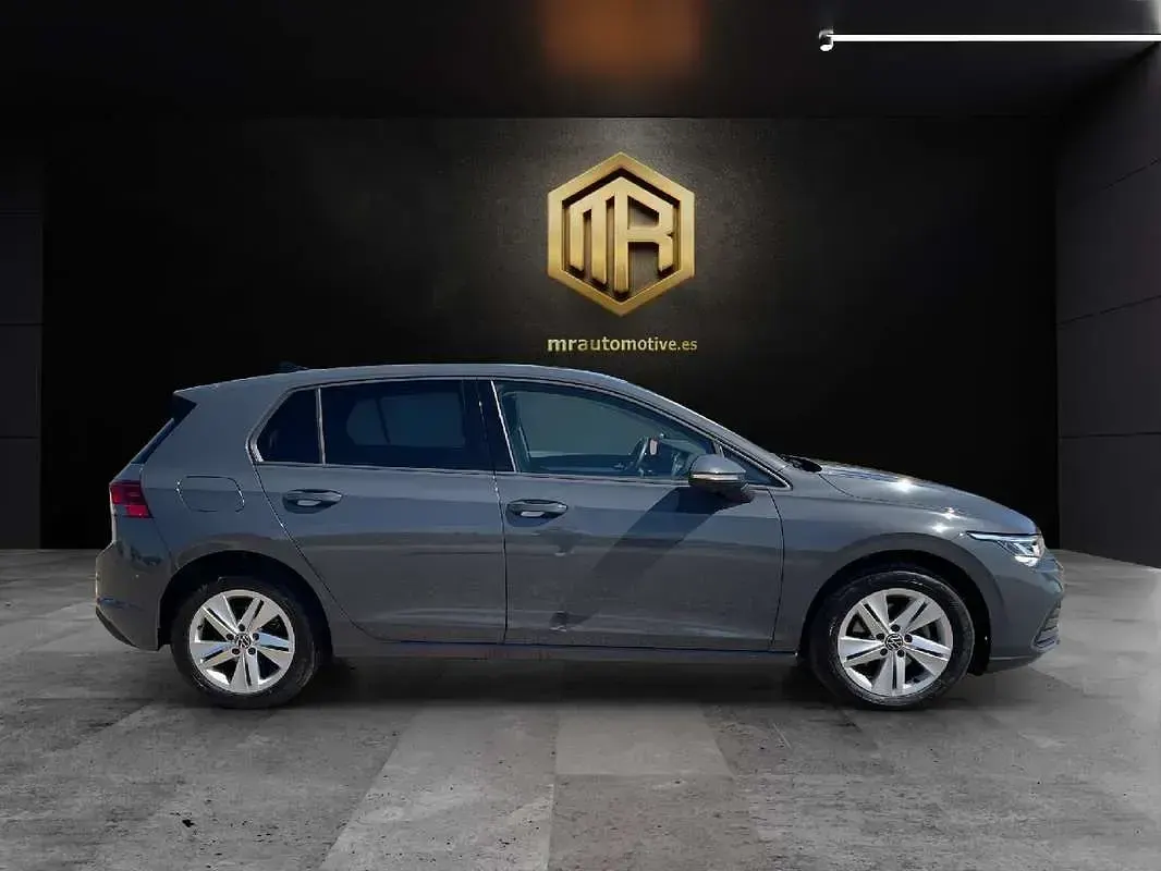 Usado VW Golf VIII Life 116 CV (85 kW) 2021 Gris Utilitario
