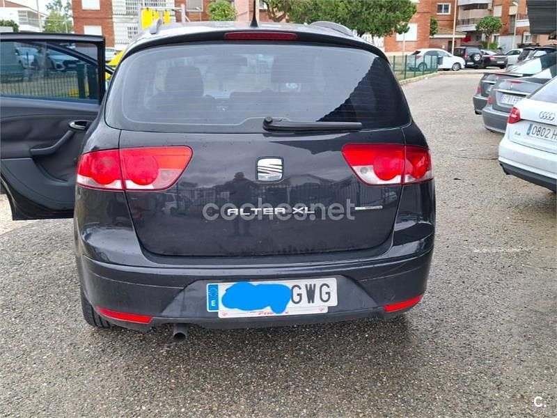 Usado Seat Altea XL Ecomotive 105 CV (77 kW) 2010 Negro Monovolumen