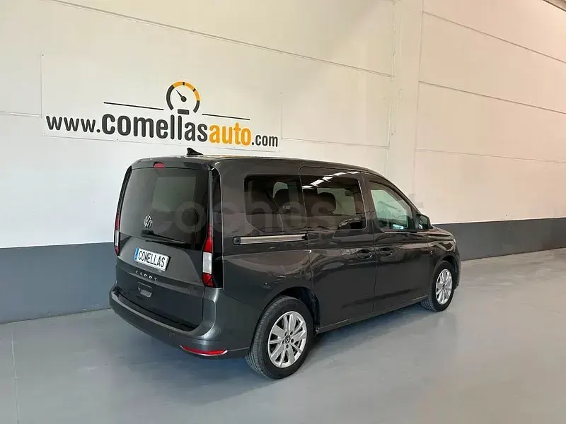 Usado VW Caddy Life 114 CV (83 kW) 2022 Gris / plata Monovolumen