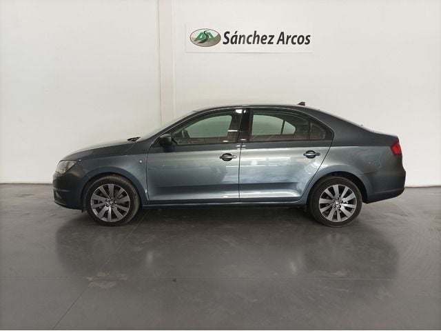 Usado Seat Toledo Reference 105 CV (77 kW) 2014 Azul Berlina