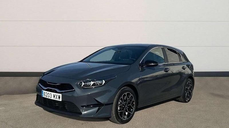 Usado Kia Ceed Style 101 CV (74 kW) 2025 Gris Utilitario