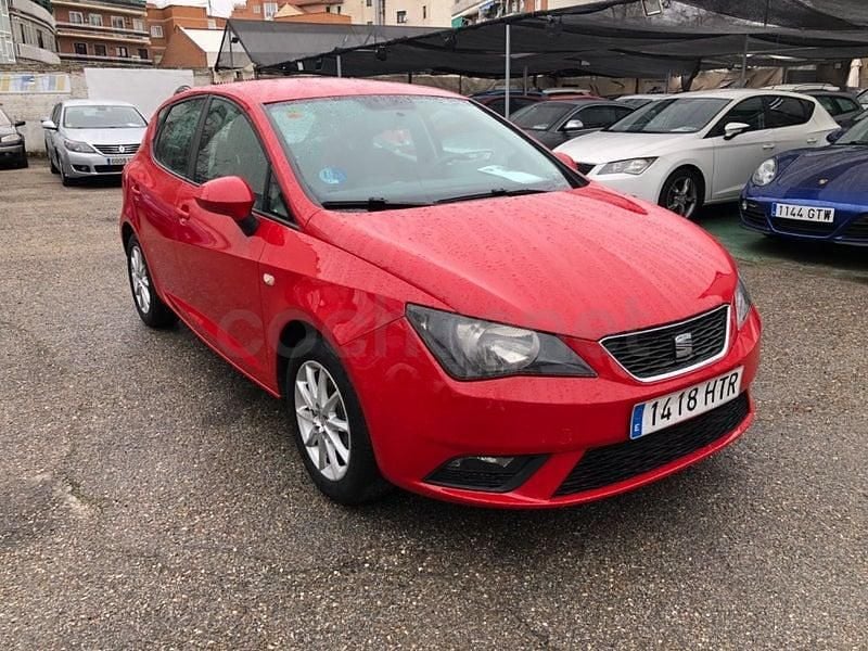 Usado Seat Ibiza Reference 85 CV (62 kW) 2014 Rojo Berlina