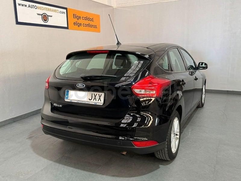 Usado Ford Focus Trend 125 CV (91 kW) 2017 Negro Berlina