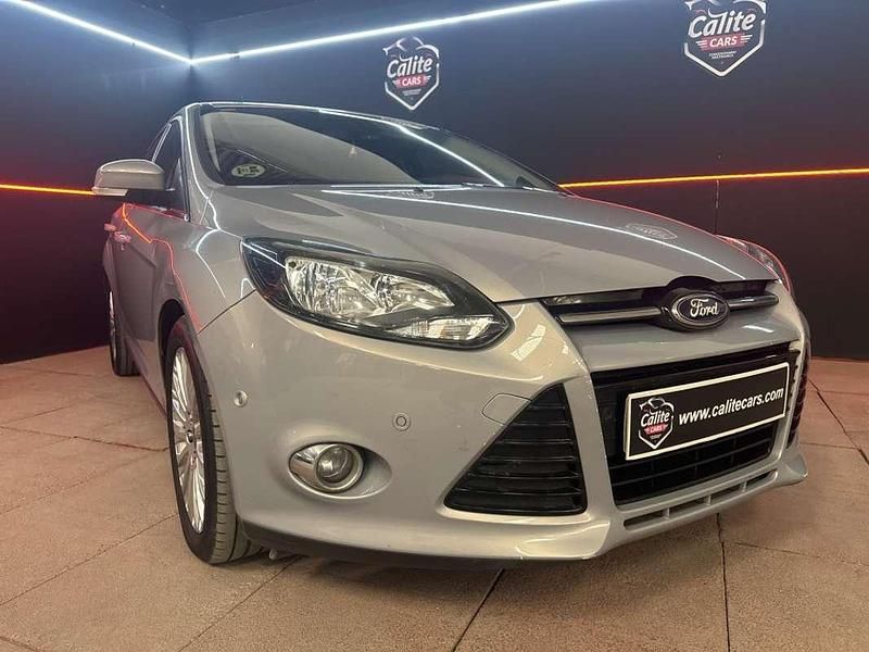 Käytetty Ford Focus Titanium 114 HP (83 kW) 2012 Harmaa Viistoperä