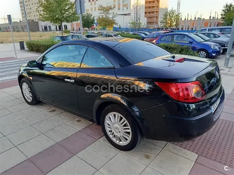 Usado Renault Mégane Cabriolet Privilege 135 CV (99 kW) 2007 Negro Descapotable