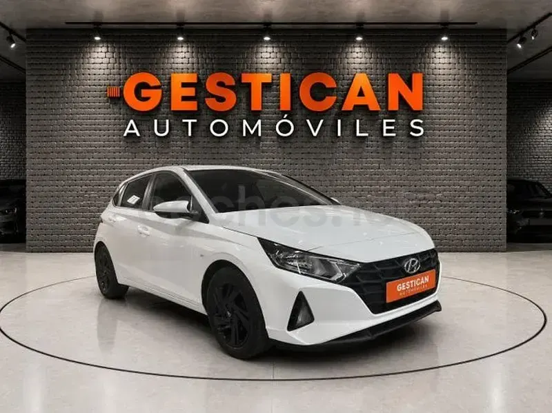 Usado Hyundai i20 84 CV (61 kW) 2022 Blanco Utilitario