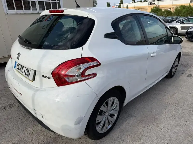 Usado Peugeot 208 Access 82 CV (60 kW) 2012 Blanco Utilitario