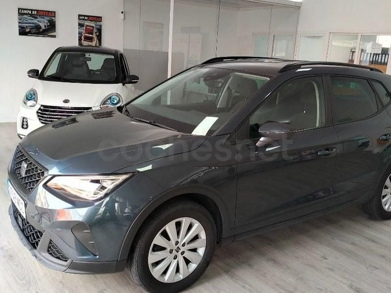 Usado Seat Arona Style 110 CV (80 kW) 2022 Gris / plata SUV