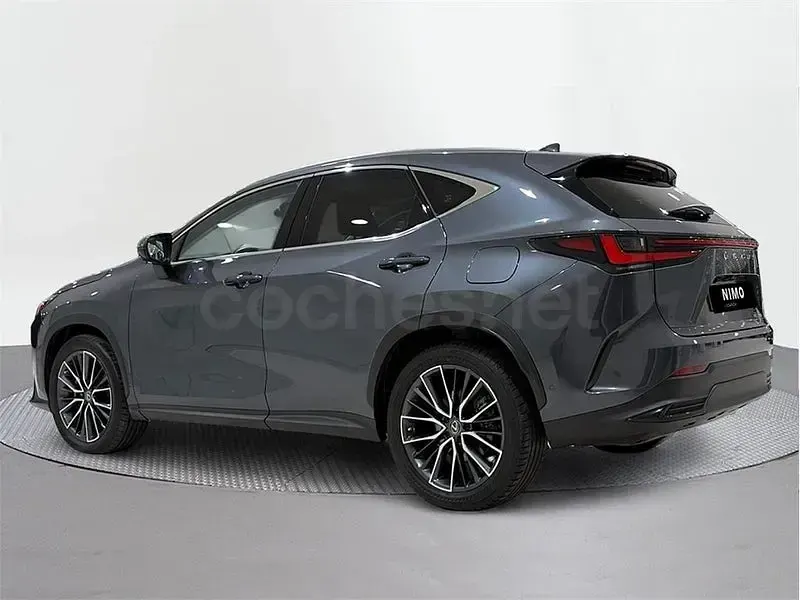 Usado Lexus NX350h Luxury Line 242 CV (177 kW) 2023 Gris / plata SUV