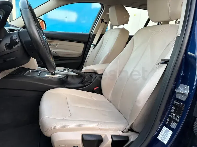 Usado BMW 318 Luxury Line 150 CV (110 kW) 2019 Azul Familiar