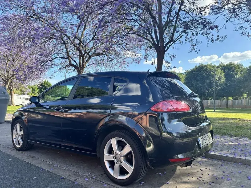 Usado Seat Leon Reference 140 CV (102 kW) 2006 Negro Utilitario
