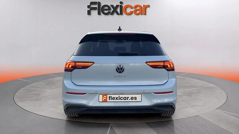 Usado VW Golf VIII 116 CV (85 kW) 2025 Azul Berlina