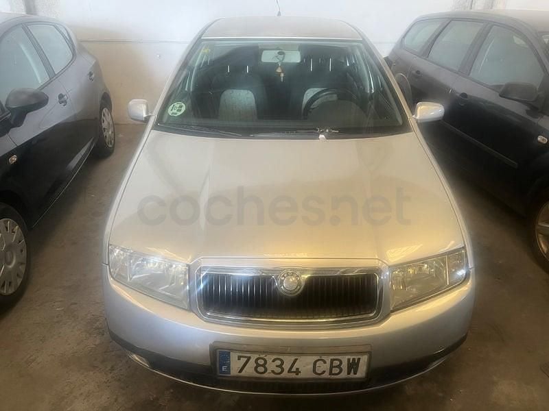Usado Skoda Fabia 60 CV (44 kW) 2003 Gris / plata Berlina
