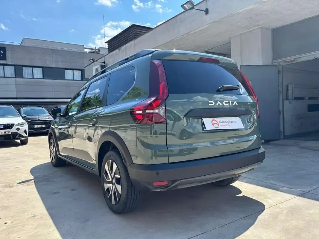 Usado Dacia Jogger Expression 110 CV (80 kW) 2025 Blanco Monovolumen