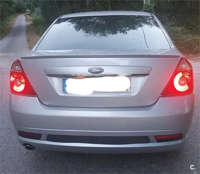 Usado Ford Mondeo Titanium X 155 CV (114 kW) 2005 Gris / plata Berlina