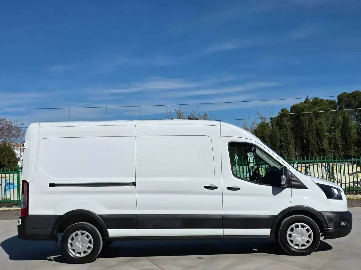 Usado Ford Transit Trend 130 CV (95 kW) 2023 Blanco Van