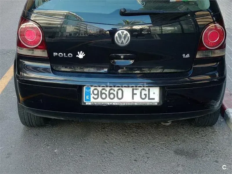 Usado VW Polo Advance 80 CV (58 kW) 2006 Negro Utilitario