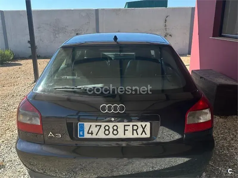 Usado Audi A3 Ambition 130 CV (95 kW) 2002 Azul Utilitario