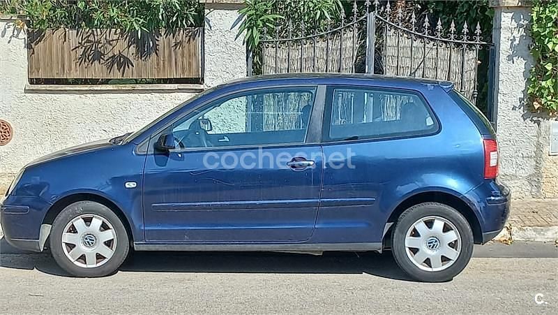 Azul Usado 2004 VW Polo Trendline Berlina | 2700 € (Precio justo) - Imagen 1/2