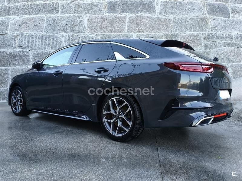 Usado Kia ProCeed GT-Line 140 CV (102 kW) 2019 Gris / plata Familiar