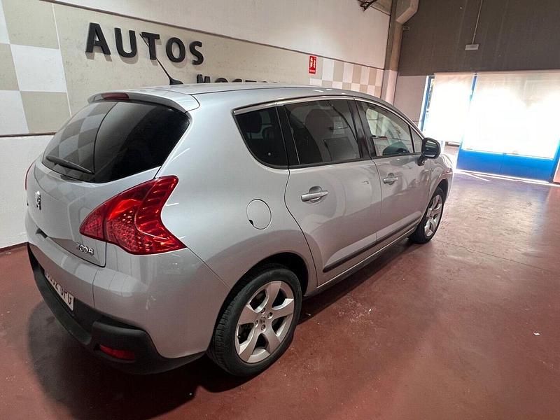 Usado Peugeot 3008 Premium 110 CV (80 kW) 2009 Gris / plata Berlina
