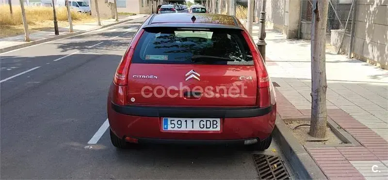 Usado Citroën C4 90 CV (66 kW) 2008 Rojo Berlina