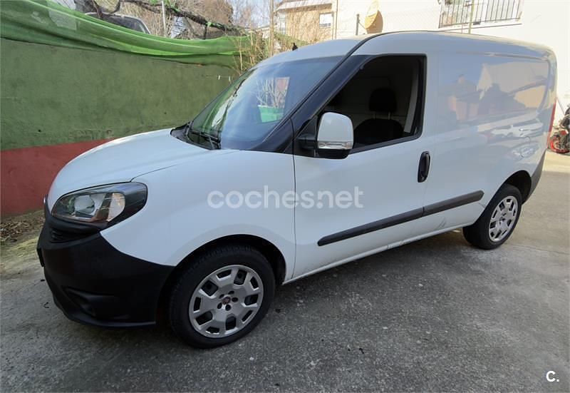 Usado Fiat Doblò Easy 120 HP (88 kW) 2019 Branco Monovolume