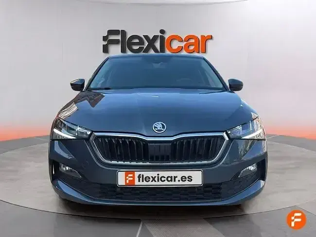 Usado Skoda Scala Ambition 150 CV (110 kW) 2021 Gris Utilitario