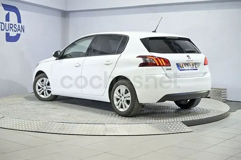 Usado Peugeot 308 Active 130 CV (95 kW) 2021 Blanco Berlina