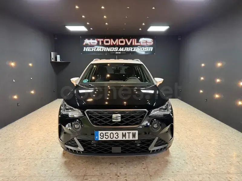 Usado Seat Arona FR 110 CV (80 kW) 2024 Negro SUV