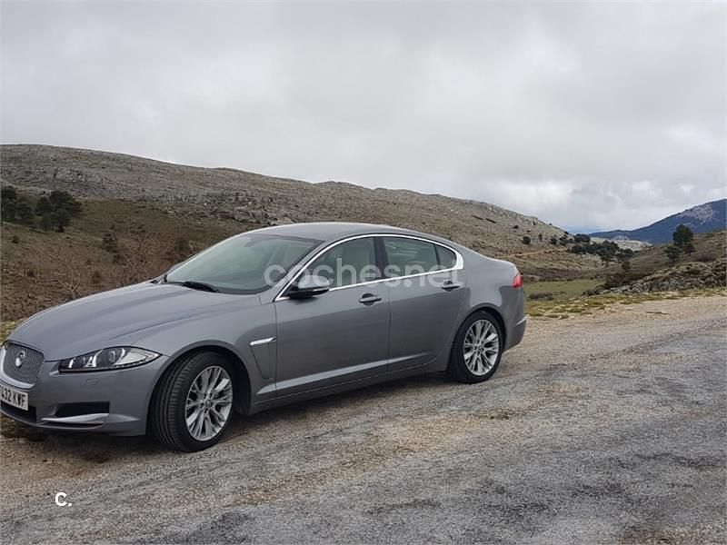 Gris / plata Usado 2012 Jaguar XF Luxury Berlina | 15.000 € (Un poco caro) - Imagen 1/4