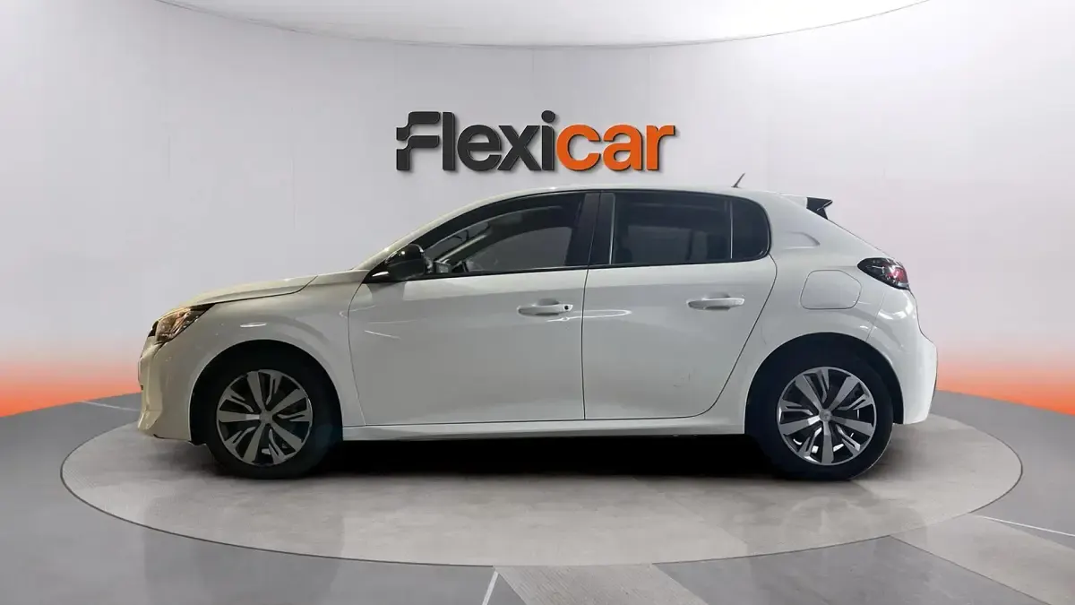 Usado Peugeot 208 Active 101 CV (74 kW) 2023 Blanco Utilitario
