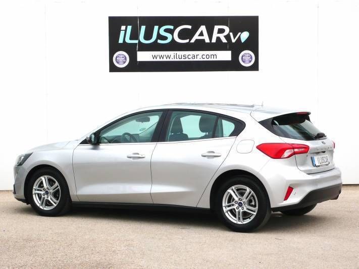 Usado Ford Focus Trend 125 CV (91 kW) 2021 Plata perla moondust Berlina